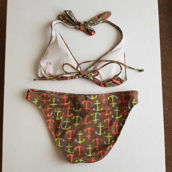 Victoria's Secret bikini - Picture 2 of 4